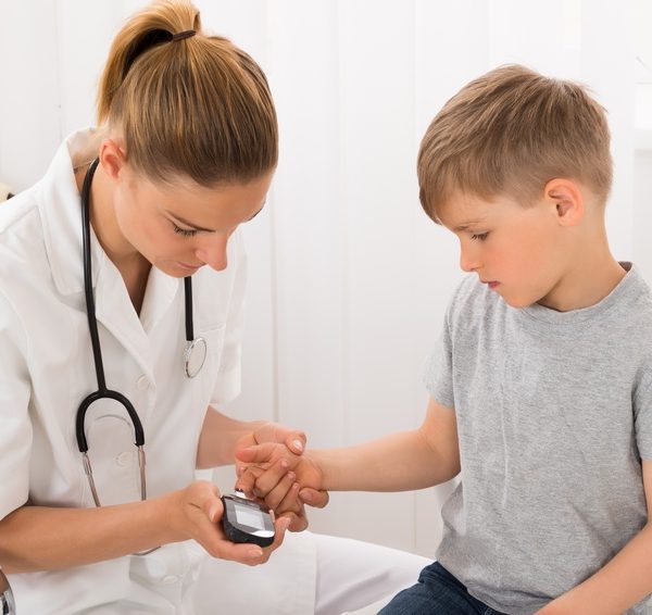 Jak pečovat o děti a dospívající s diabetem při koronaviru