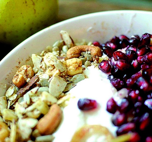 Řecký jogurt s ovocem a ořechy