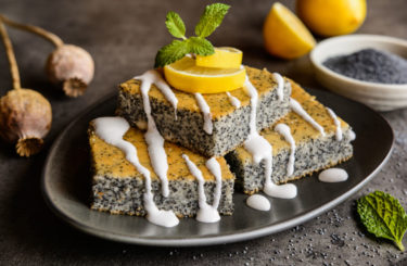 Makový bezlepkový koláč s citronovou polevou