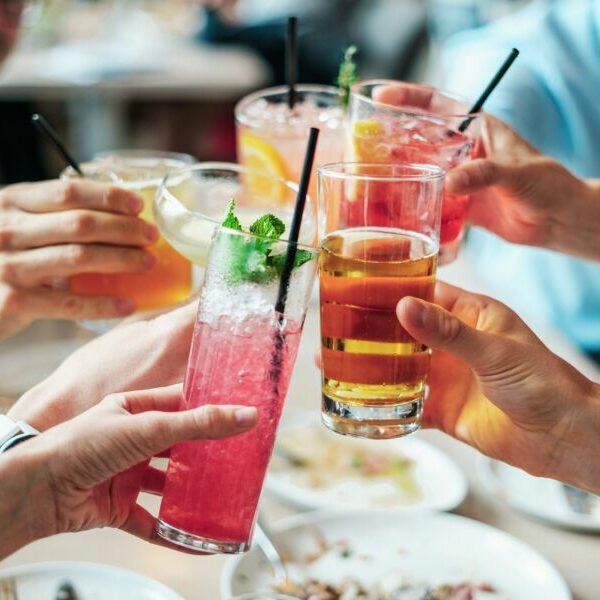 Dřívější teorie o tom, že malé množství alkoholu neškodí, byly posledními výzkumy vyvráceny