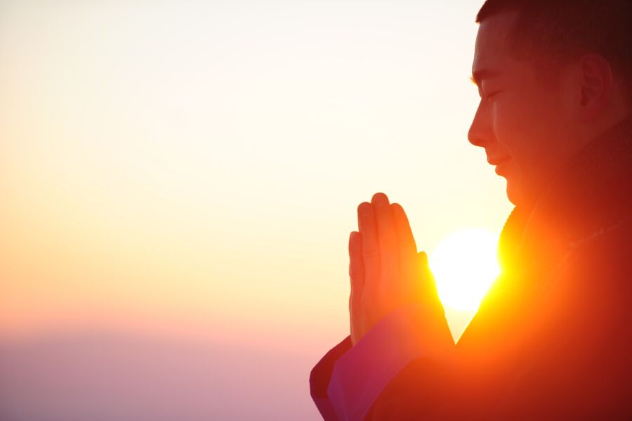 Ranní jóga za svitu svíček: Dopřejte uvolnění svému tělu i mysli