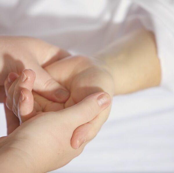 Studie poukazují na důležitost péče o zápěstí: Předejděte bolesti pomocí snadných tipů pro každý den