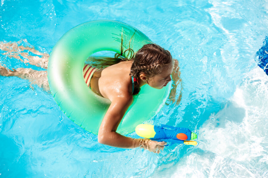 DIAmáma Hedvika: Dceřino plavání s diabetem nám přineslo rodičovskou výhodu u bazénu